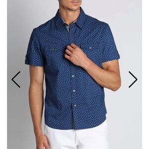 JACHS New York Blue Tonal Print Short Sleeve Tech Shirt. Medium